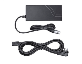 محول مع سلك كهرباء